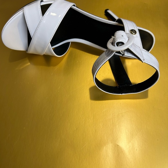 GBG by Guess White Platform Stiletto Size 8M. EUC - Picture 4 of 17